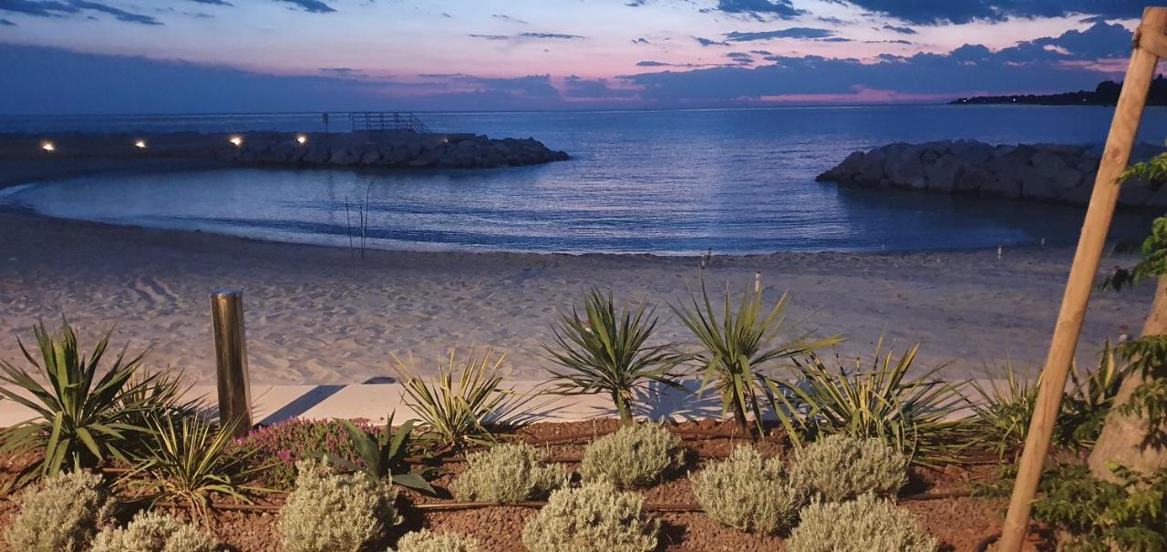 New!!! New Riva Luxury One - With Sunny Terrace & Big Garden Apartment Porec Bagian luar foto