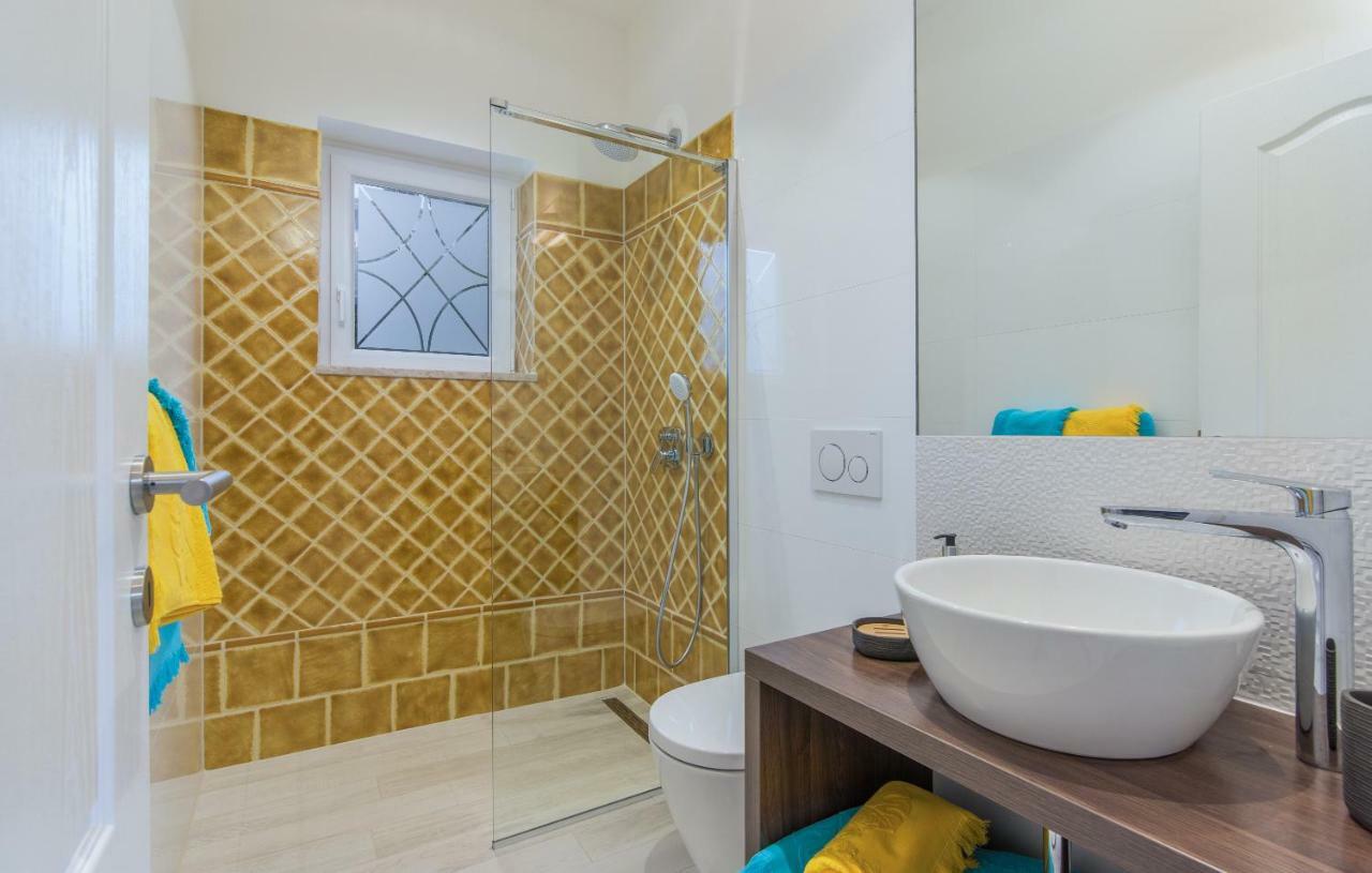 New!!! New Riva Luxury One - With Sunny Terrace & Big Garden Apartment Porec Bagian luar foto